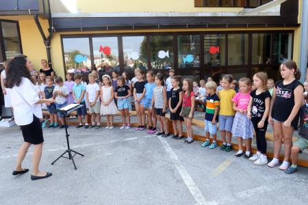 PRVI ŠOLSKI DAN CERKNICA 09 FOTO LJUBO VUKELIČ